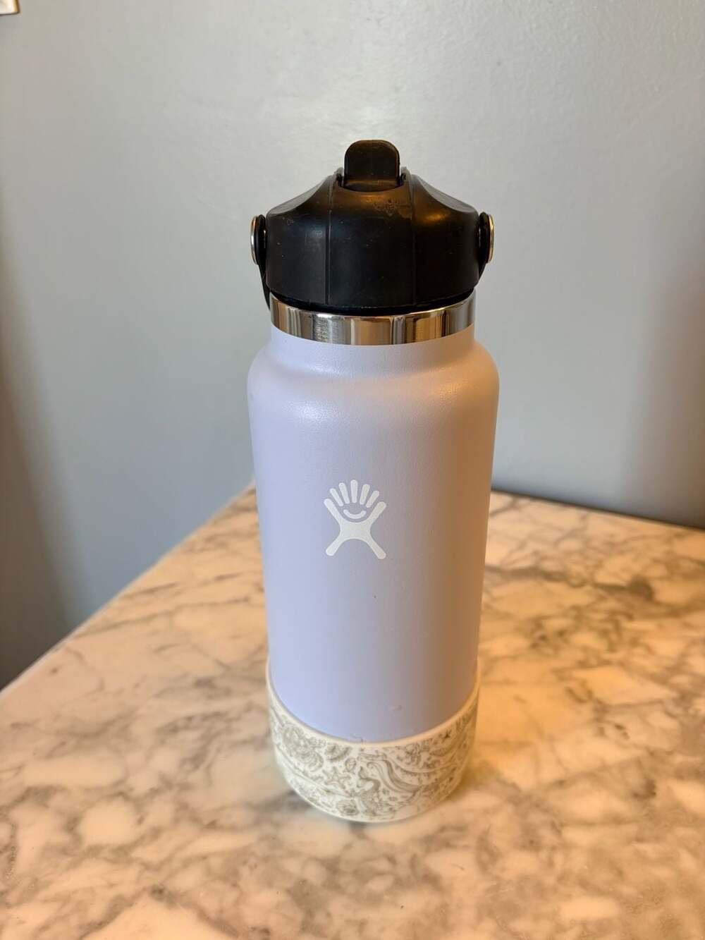 HydroFlask 32oz Bottle w/ Reuzbl Protective Boot & Replacement Straws Fog Purple